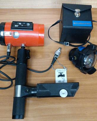 Obbiettivo e Flash subacqueo vintage con borsa