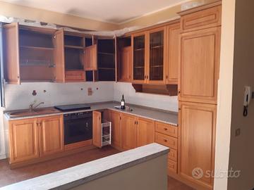 cucina con ante in rovere massello