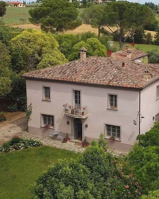 Rustico / Casale di 500 m² con 5 locali e box auto