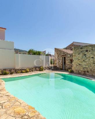 Rustico / Casale di 359 m² con più di 5 locali a T