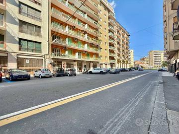 Box / Garage di 245 m² a Catania