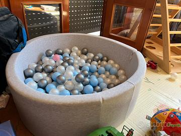 Piscina con palline