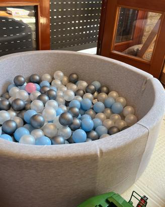 Piscina con palline