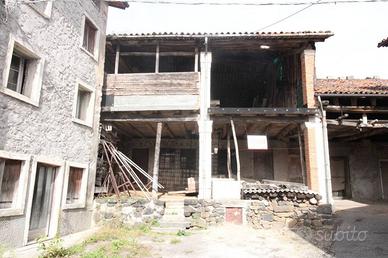 Rustico / Casale di 150 m² con 3 locali a Valdagno