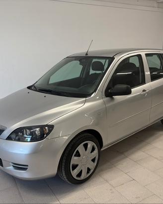 Mazda 2 1.4 Tdi 68 cv Sony ericsson
