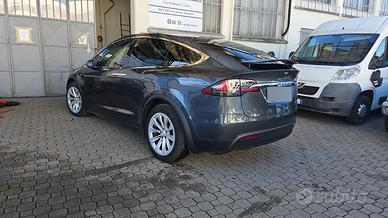 Tesla Model X Long Range con Guida autonoma