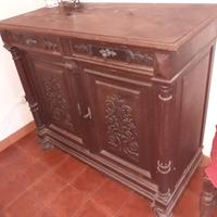 Credenza antica in rovere intagliata 