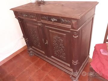 Credenza antica in rovere intagliata 