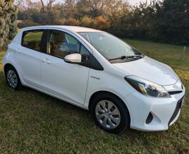 TOYOTA Yaris HYBRID - 2014 (47700 km)