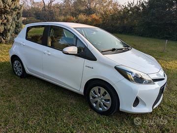 TOYOTA Yaris HYBRID - 2014 (47700 km)