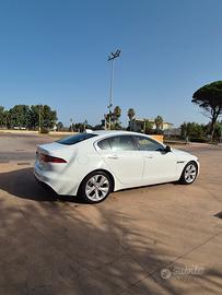 JAGUAR XE 20 D  Sport 180 hp