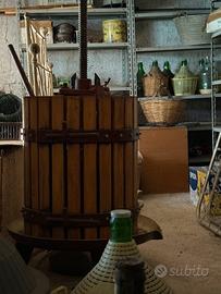 Torchio con gabbia in legno