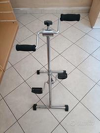 Pedaliera per riabilitazione gambe e braccia