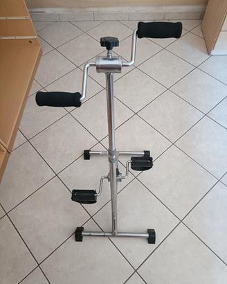 Pedaliera per riabilitazione gambe e braccia