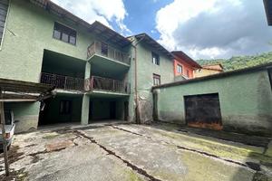 Porzione di casa cielo terra su tre livelli