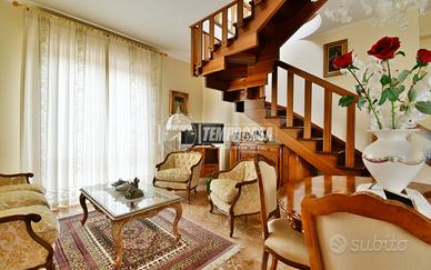 APPARTAMENTO CON 3 CAMERE E VISTA MARE IN ZONA COR