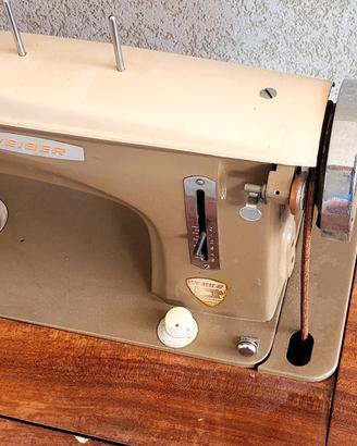 macchina per cucire vintage 