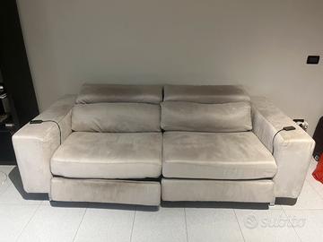divano dotato di relax poltrone e sofa