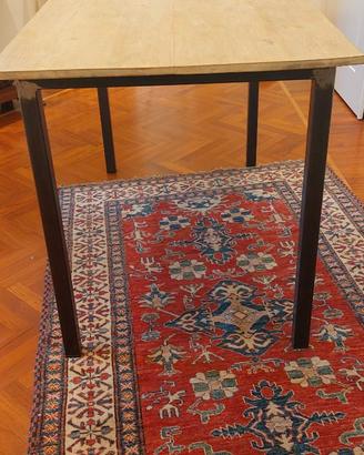 Tavolo legno chiaro e ferro battuto