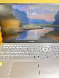 Asus VivoBook X512UF con Intel Core i7 (8ª gen)