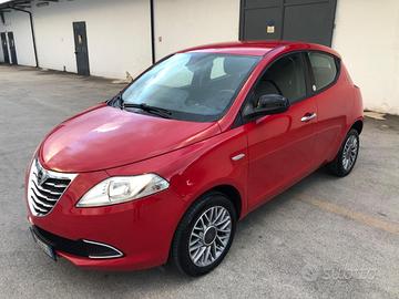 Lancia Ypsilon 0’9 twin-air hybrid benzina/metano