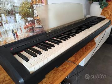 YAMAHA P85 Nero Pianoforte da palco