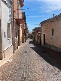 Appartamento piano terra Deliceto centro storico