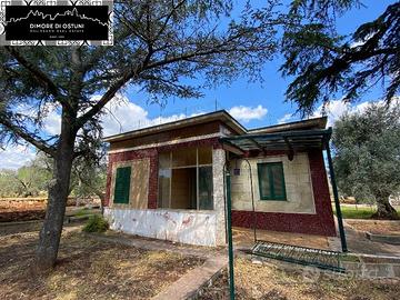 VILLETTA con TERRENO - DA RISTRUTTURARE - OSTUNI