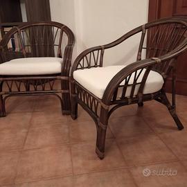 Salotto da esterno in legno tavolo sedie