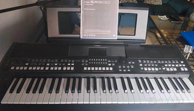 YAMAHA PSR XS600