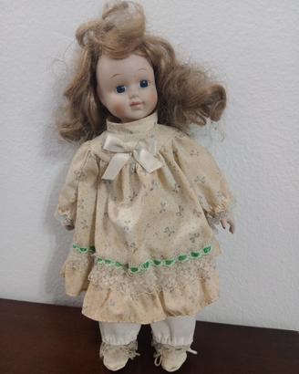 BAMBOLA IN PORCELLANA