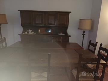 Credenza e tavolo rustico