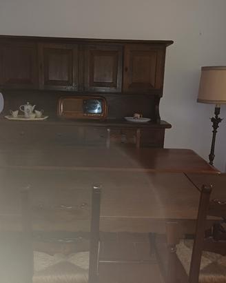 Credenza e tavolo rustico