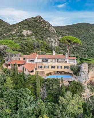 Villa di 600 m² con più di 5 locali e box auto dop