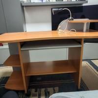 Scrivania con mobiletto e libreria