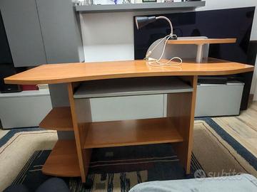 Scrivania con mobiletto e libreria