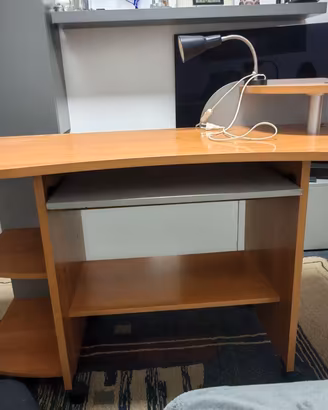 Scrivania con mobiletto e libreria