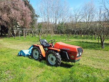 Trattore Goldoni 1040 con trincia