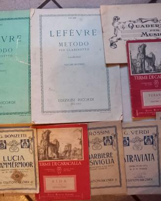 Libri vecchi di musica e religiosi