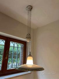 Lampadario con sistema regolazione a carrucola