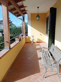Villetta a schiera di 280 m² con 5 locali e box au