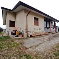 PORTO VIRO - CASA SINGOLA CON AMPIO SCOPERTO