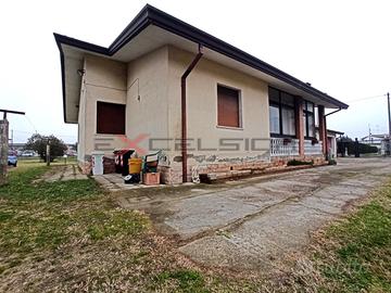 PORTO VIRO - CASA SINGOLA CON AMPIO SCOPERTO