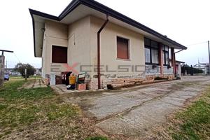 PORTO VIRO - CASA SINGOLA CON AMPIO SCOPERTO