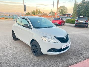 Lancia Ypsilon 1.0 FireFly 5 porte S&S Hybrid Ecoc