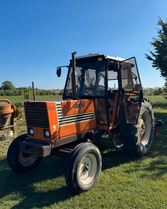 Trattore fiat 880