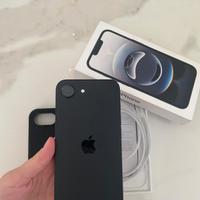 iphone 16e, scatola,cavetto e cover inclusi