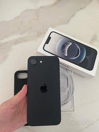 iphone 16e, scatola,cavetto e cover inclusi