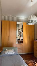 Disponibile camera ragazza