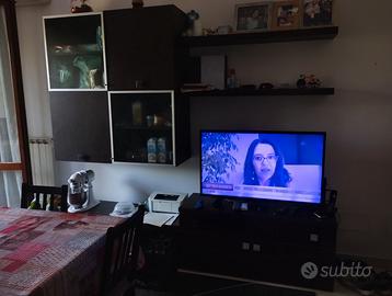 Cucina angolare e mobile sala ritiro in sede